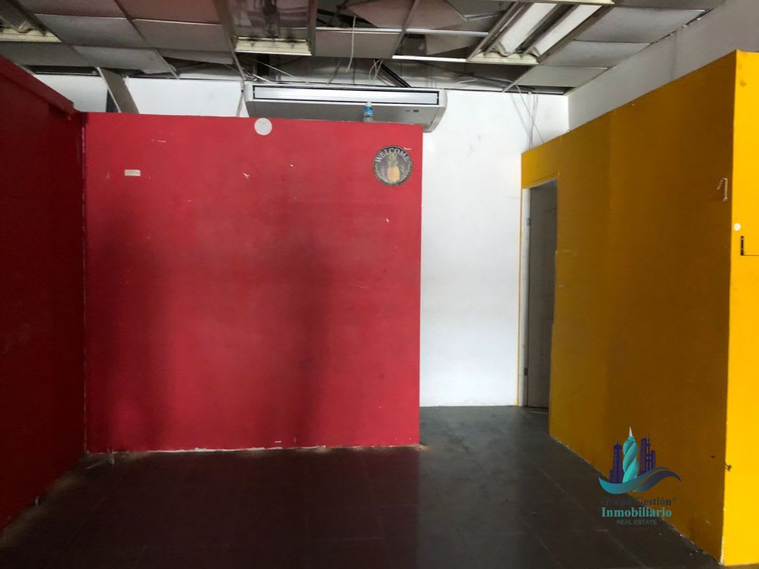 Partitioned retail and office interior with AC and tiled floor Panama City