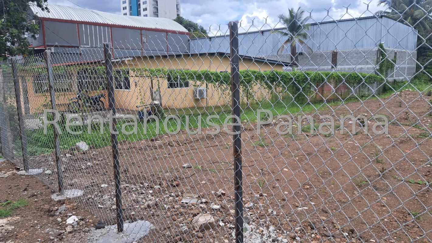 750m2 fenced commercial lot ready for development near Via España Panama City