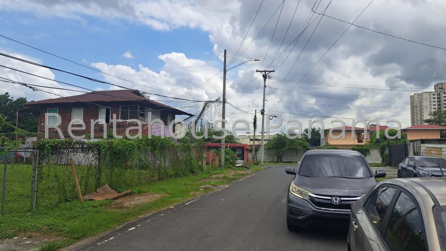 Vacant fenced commercial lot ready for investment Parque Lefevre Panama