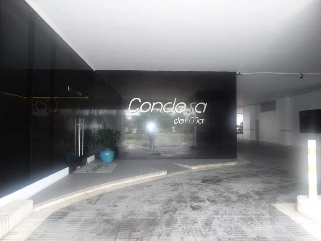 Elegant dining room with access to spacious balcony and views of Panama City skyline Avenida Balboa