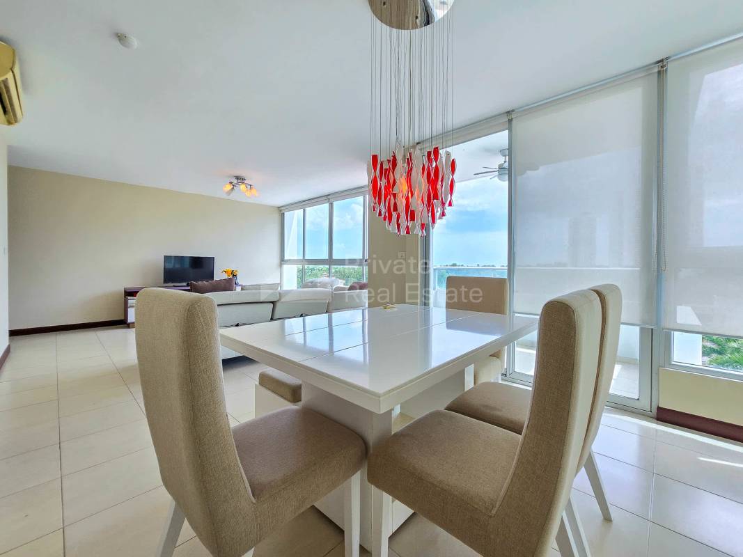 Spacious bedroom with AC, closet and ensuite in PH Soho Tower Costa del Este