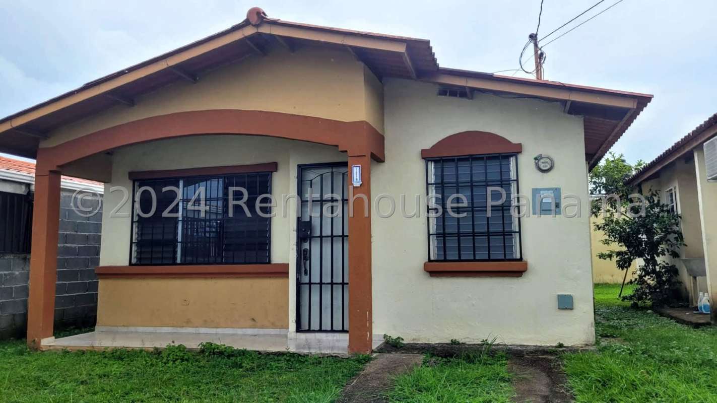 Bedroom tiled floor built-in wardrobe window bars in Santa Isabel II Pacora Panama