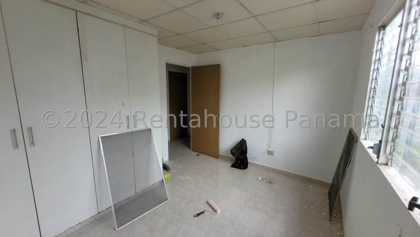 Bedroom with open closet space and tiled floors in Santa Isabel II Panama