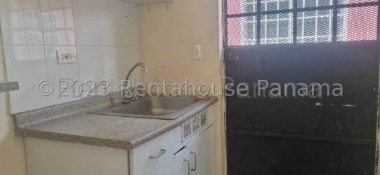 Bedroom with built-in closet and window Bosque Dorado La Chorrera Panama