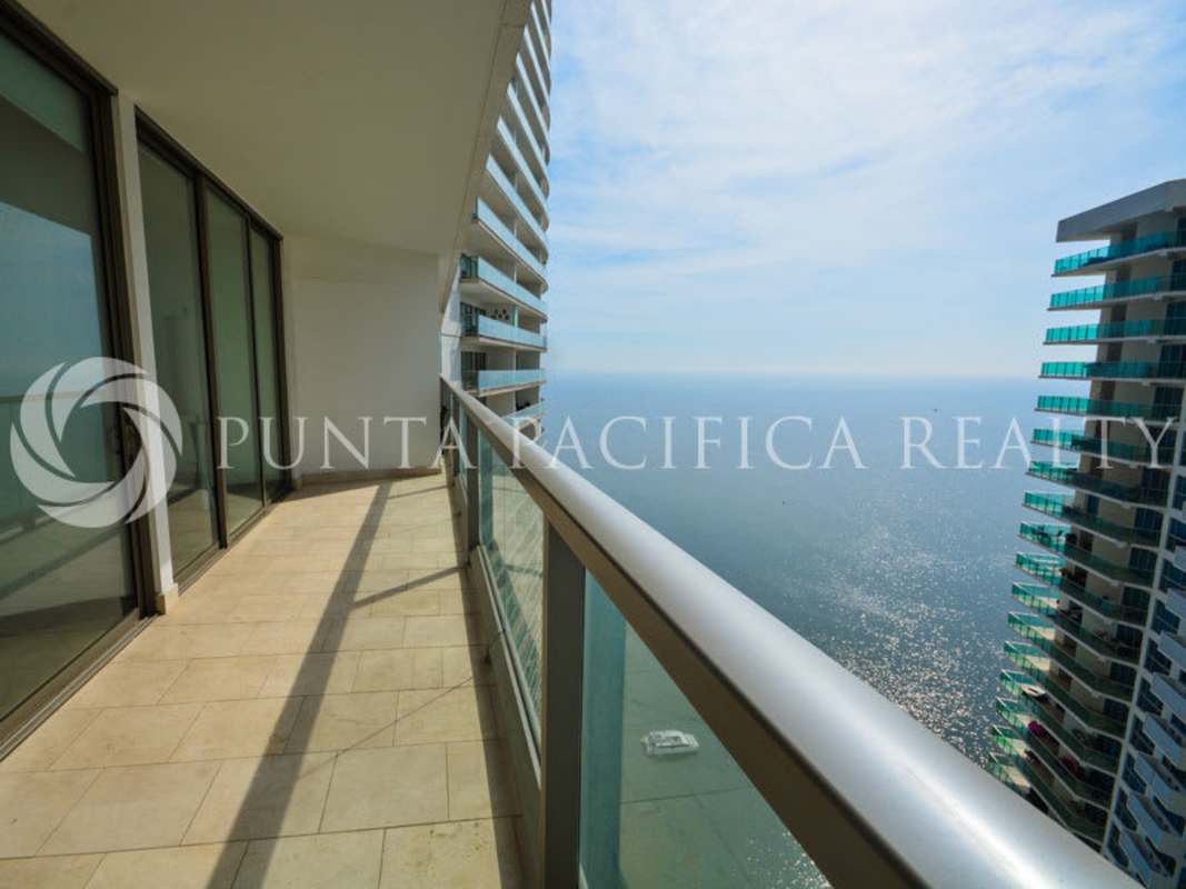 Waterfront high-rise balcony with ocean views Bayloft The Ocean Club Panama