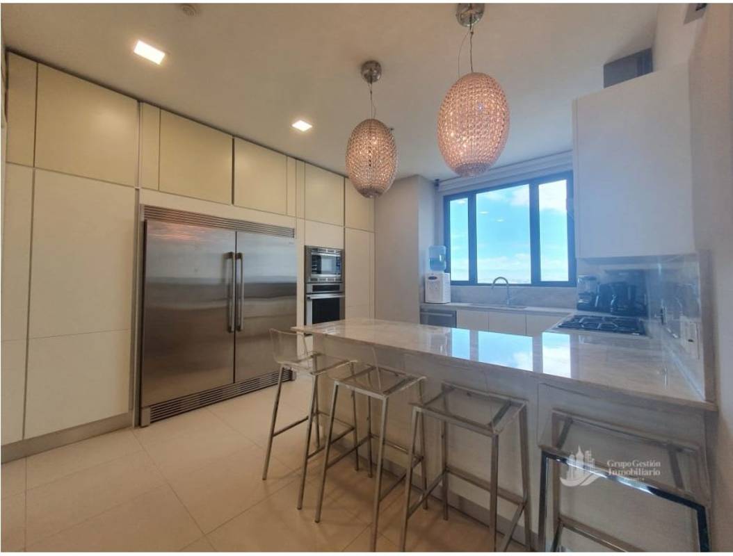 Master bedroom with floor-to-ceiling windows, golf view, ensuite bathroom in Santa Maria Court Panama City