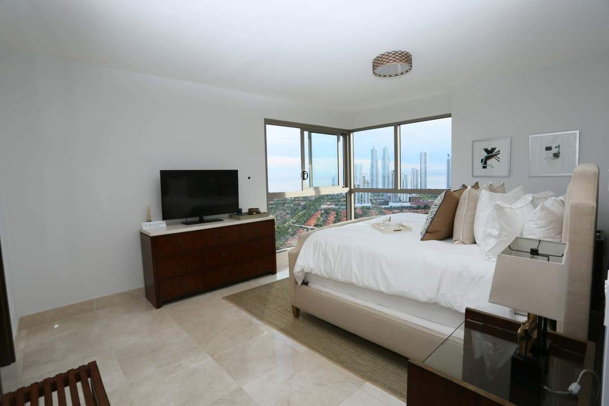 Modern master bedroom with large windows, city views, marble floors in PH GreenGarden Santa María Panama