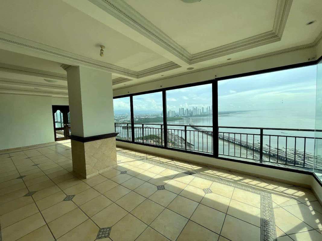 Modern luxury apartment with floor-to-ceiling windows and marble floors in PH Panamar Panama City