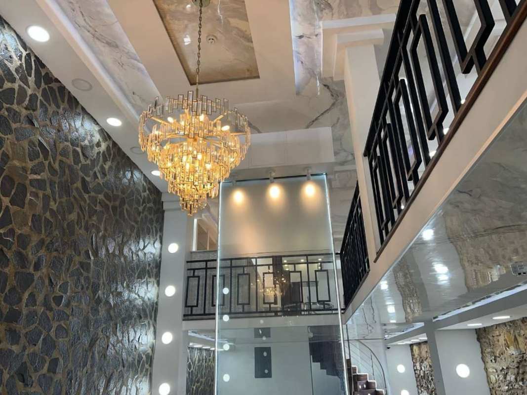 Reception desk glass partition, indoor planter, lighting in Casco Viejo commercial property