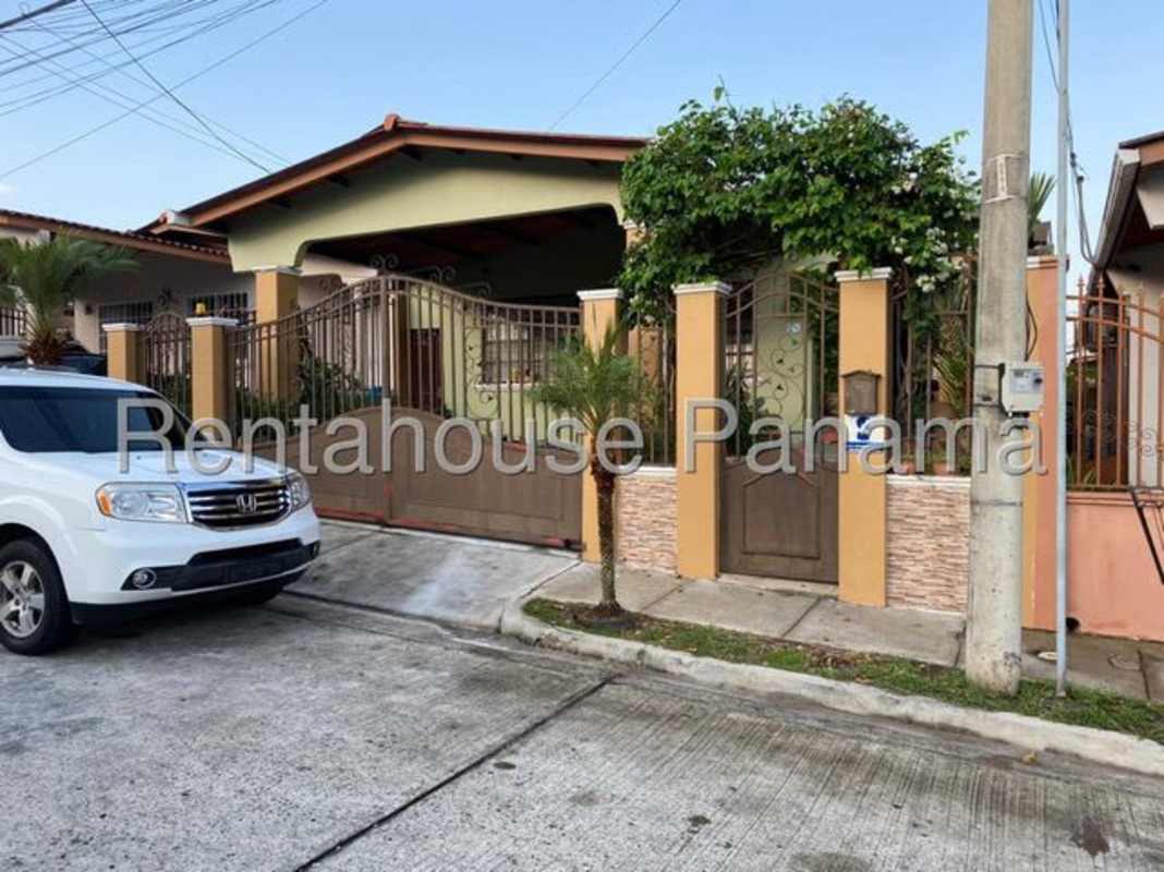 Gated front garden with paved walkway detached house Brisas del Golf Occidente Panama