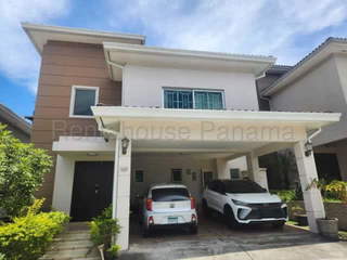 Detached House for Rent in Altos de Panamá - 5 bedrooms