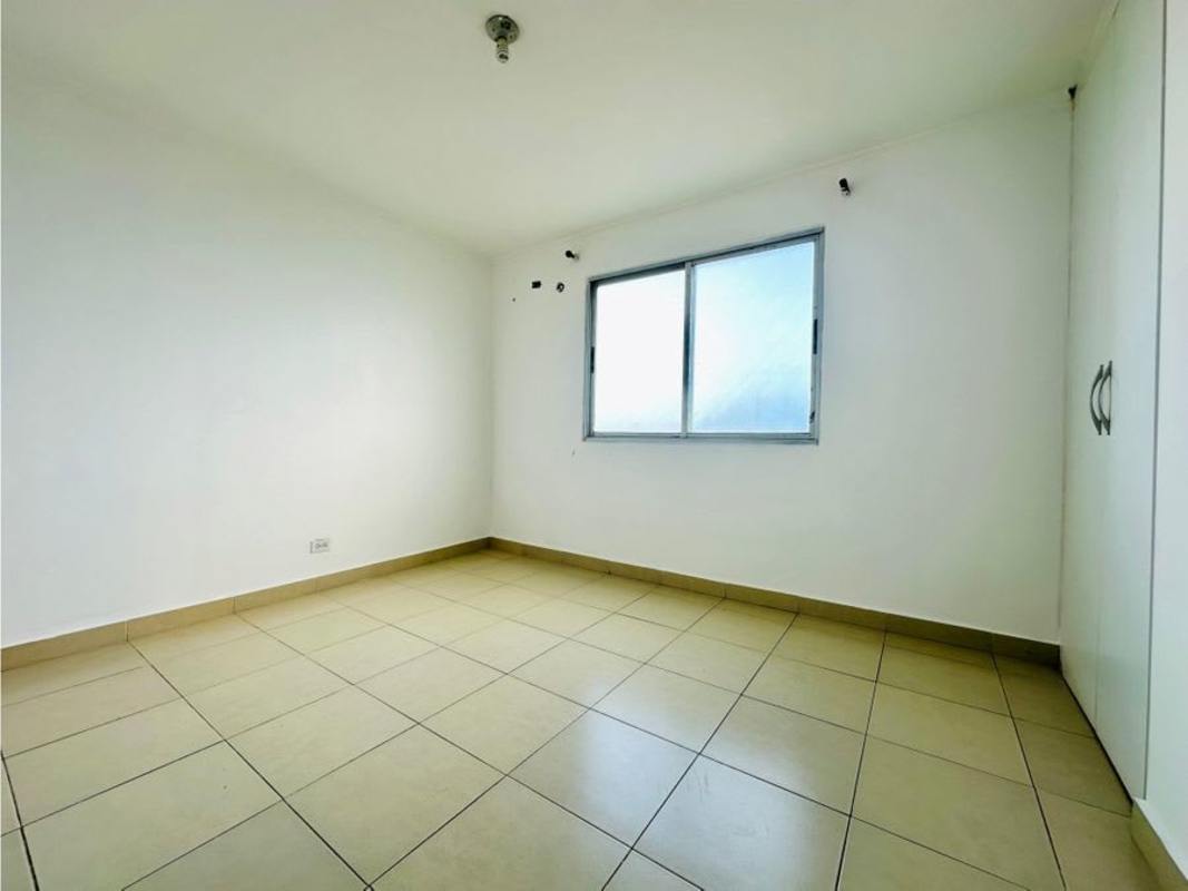 Second bedroom with closet, large window and tiled floor in PH T7 Via España Panama