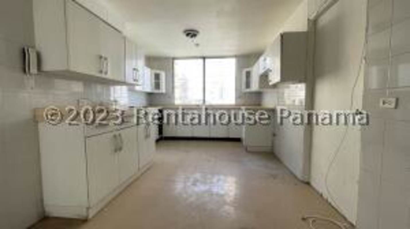 Third bedroom with closet window PH Tiffany Punta Paitilla Panama