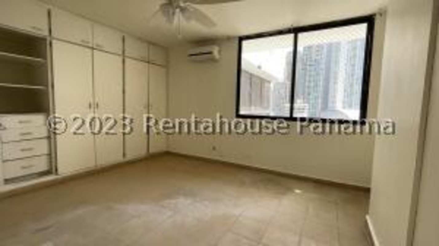 Outdoor swimming pool sun deck PH Tiffany Tower Punta Paitilla Panama