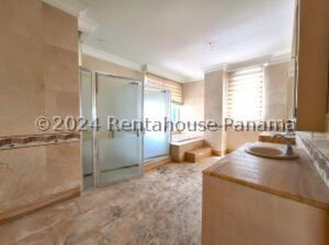 Secondary bedroom with built-in closet and city skyline view in Bella Vista Panama