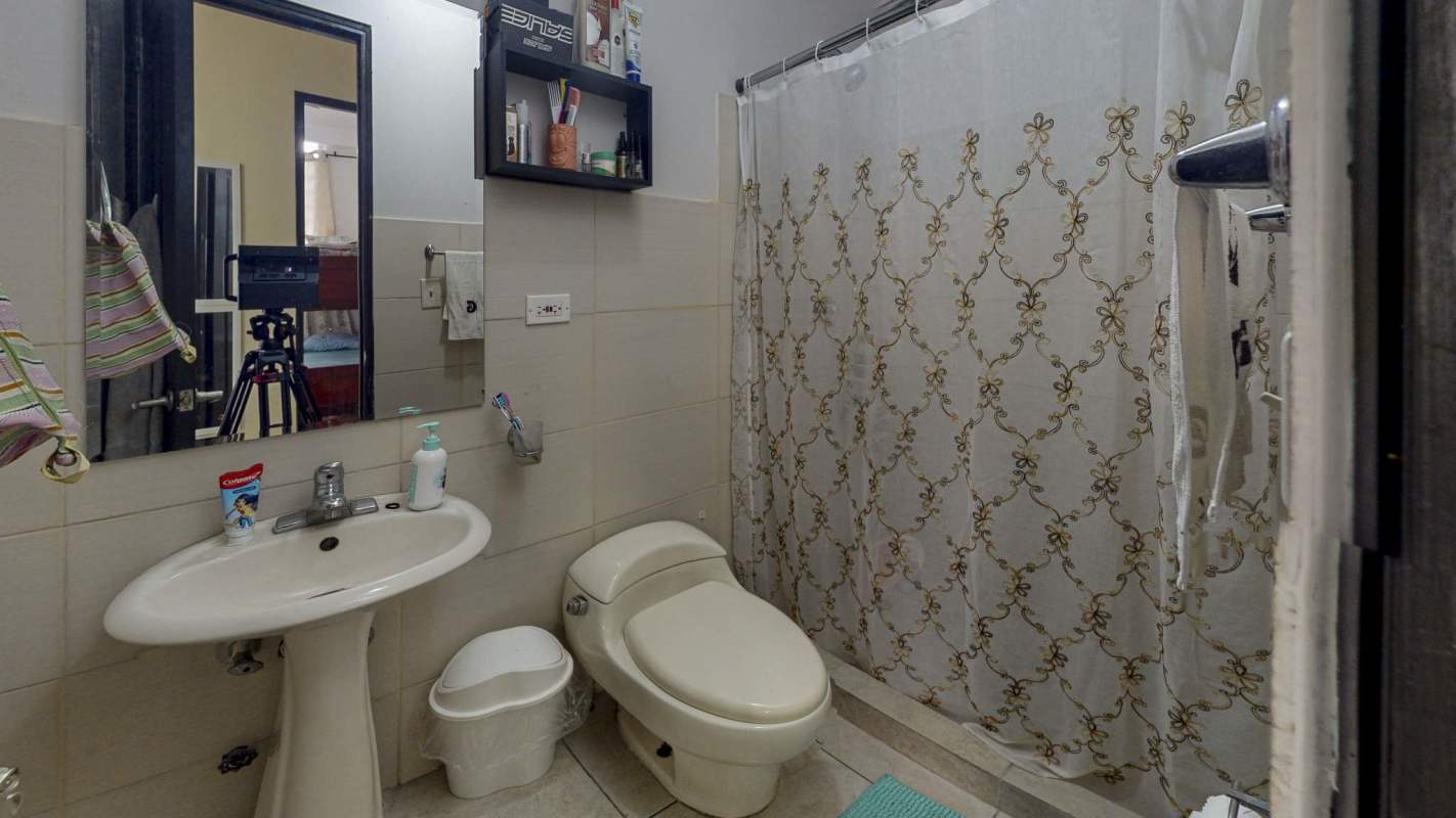 Contemporary bathroom with pedestal sink, mirror and walk-in shower PH El Doral Panama City