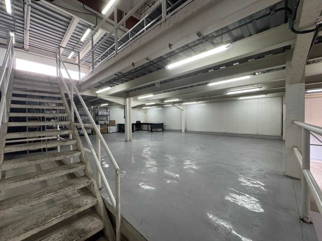 Industrial warehouse with metal stairs, mezzanine floor, concrete surfaces in Pacora Free Zone