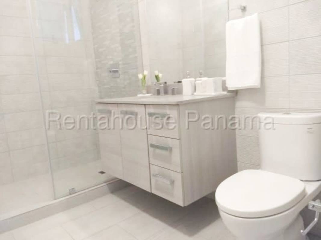 Modern bathrooms with glass shower enclosures and quality finishes PH San Francisco Bay Panama