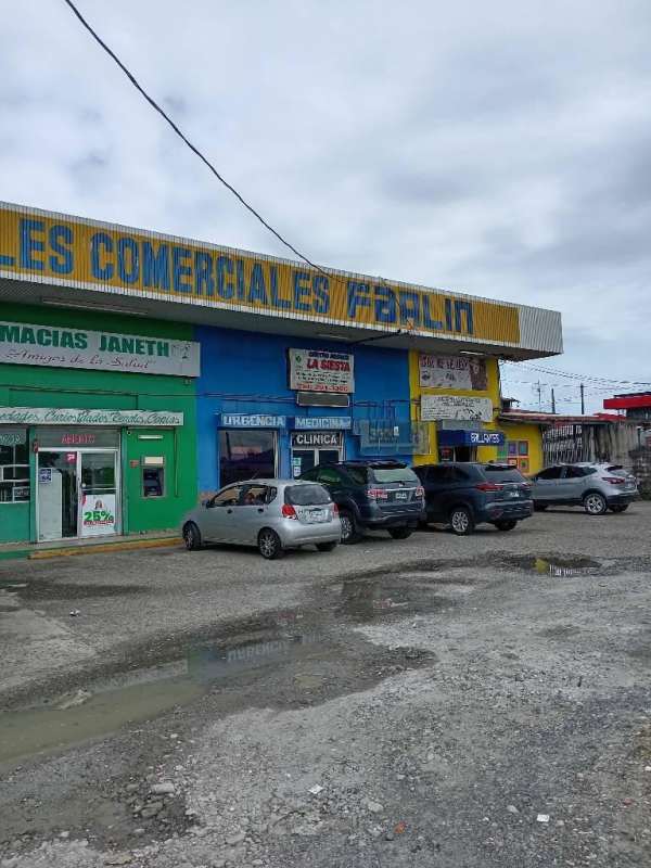 Commercial plaza exterior with multiple shops and parking lot in Tocumen Panama