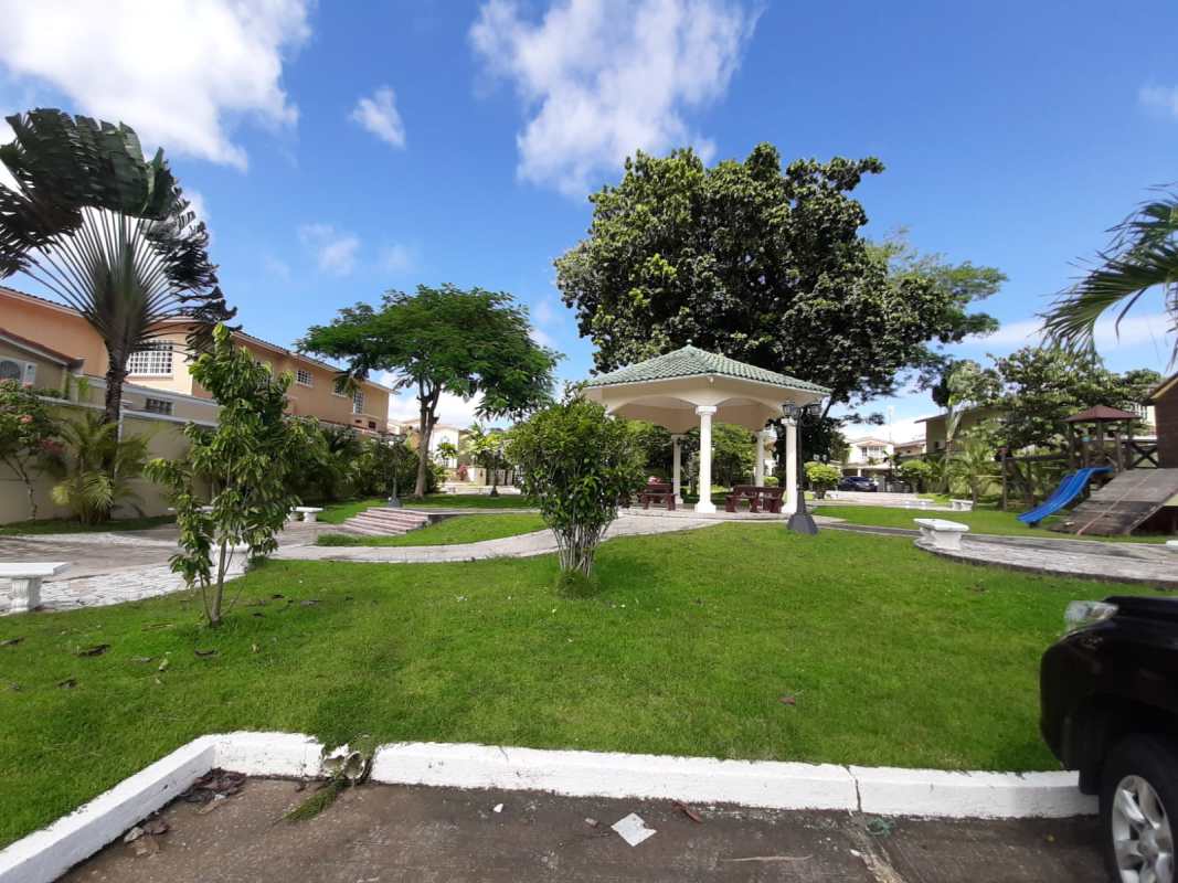 Large master bedroom with tile floors and walk-in closet in Clayton Panama