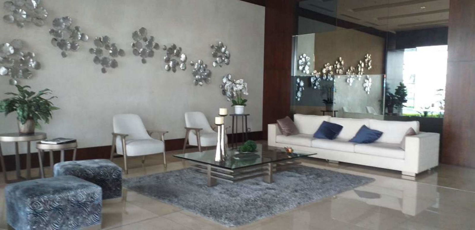 Lobby with white sofa, blue accents, modern art PH Bali Costa del Este Panama
