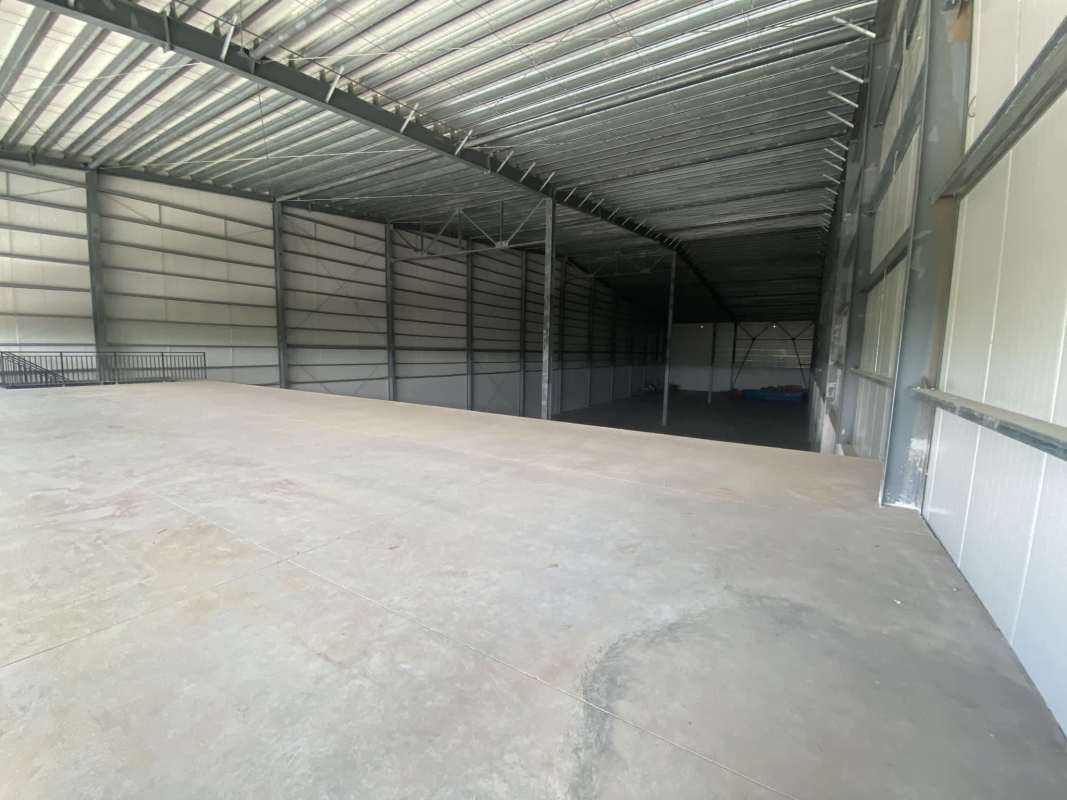 Large open floor warehouse industrial space for lease Pedregal Tocumen