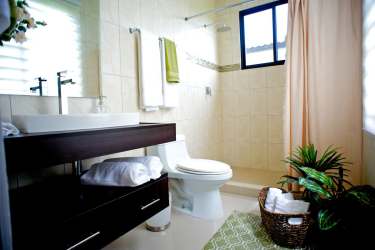 Bedroom with large window ensuite bath walk-in closet Penonomé