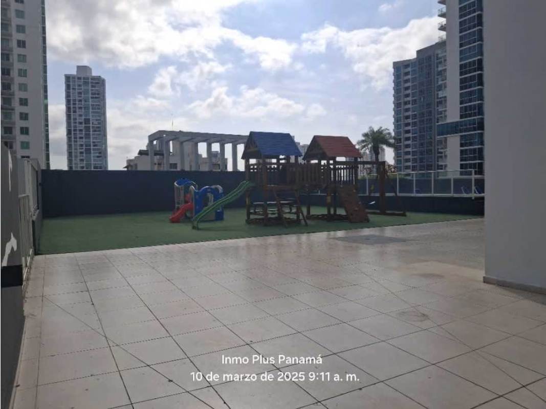 Infinity pool overlooking Panama City skyline at PH Quadrat