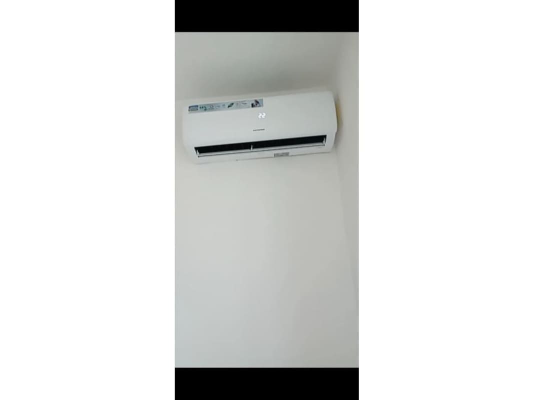 Wall-mounted air conditioning unit in PH Solok Parque Lefevre Panama