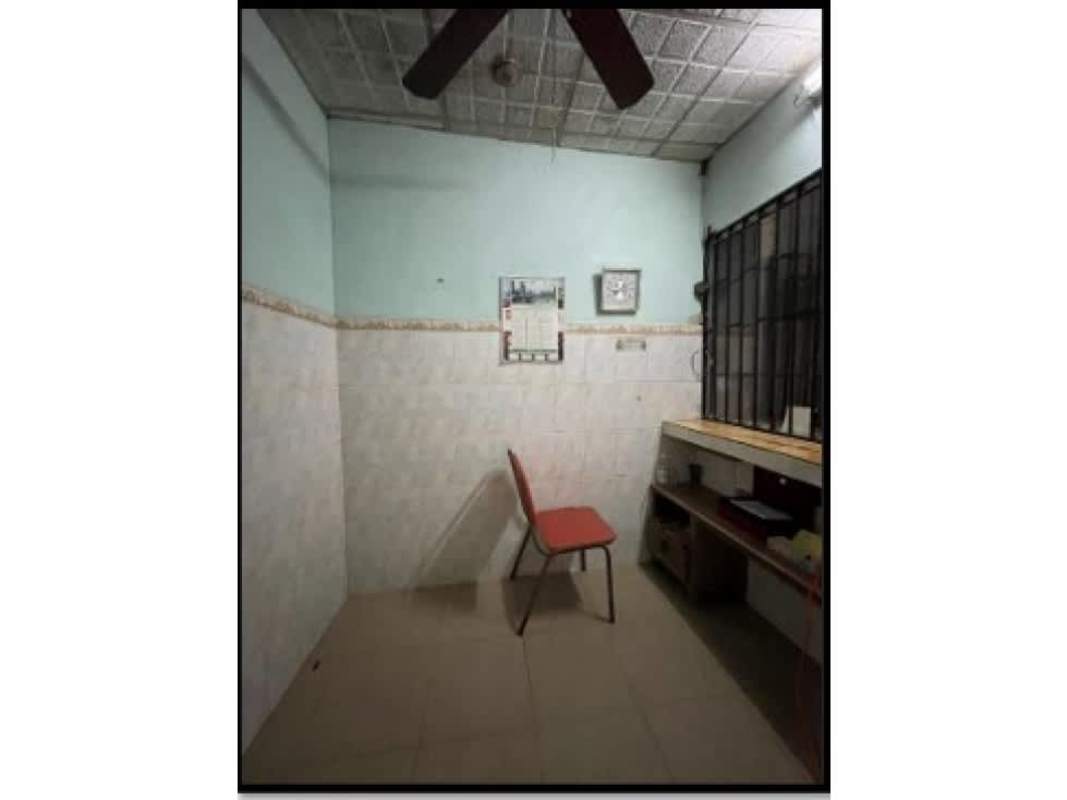 Various rental rooms with separate bathrooms in commercial income building Calidonia Panama City