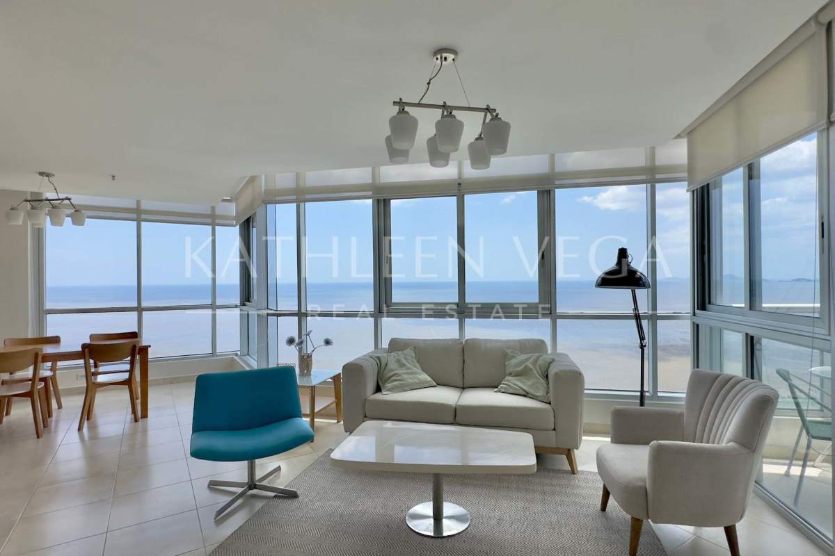 Modern dining area with large windows overlooking ocean in PH Riverside Costa del Este Panama