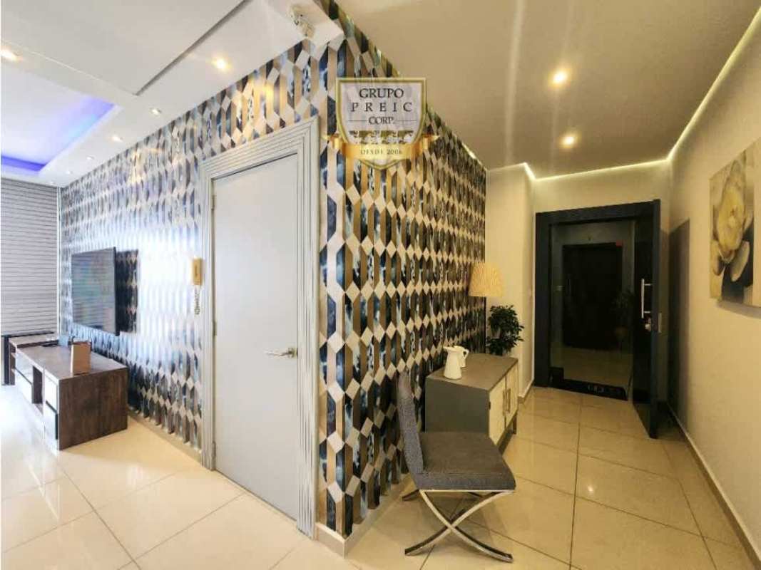 Rooftop swimming pool overlooking Panama skyline PH Quadrat San Francisco