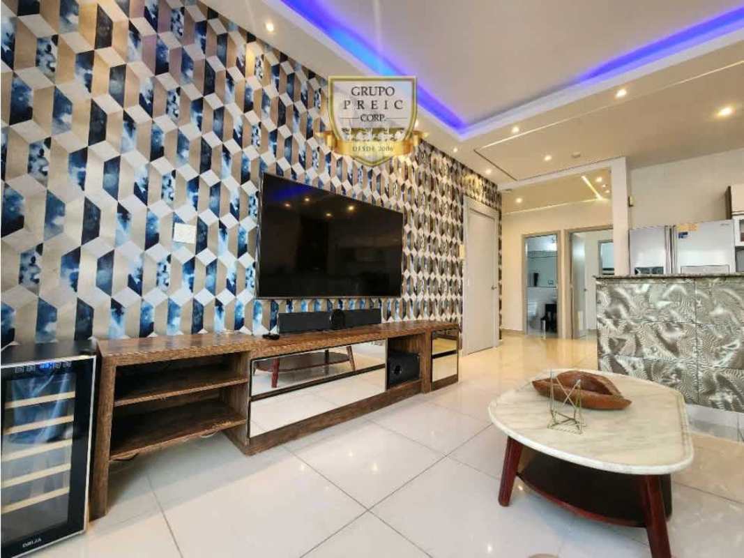 Modern kitchen with granite countertops, stainless appliances PH Quadrat Panama