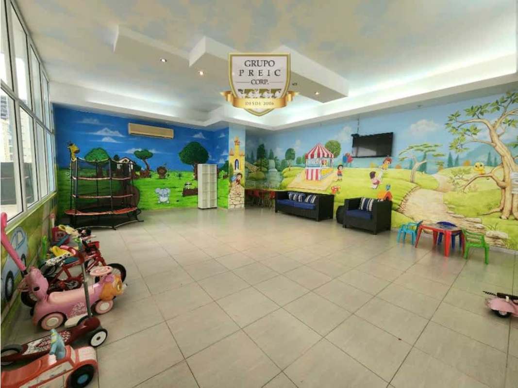 Master bedroom with large windows, AC, en suite bathroom PH Quadrat San Francisco Panama