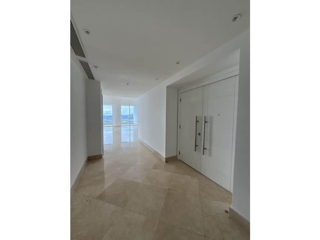 Spacious elegant lobby of PH Downtown Obarrio apartments Panama