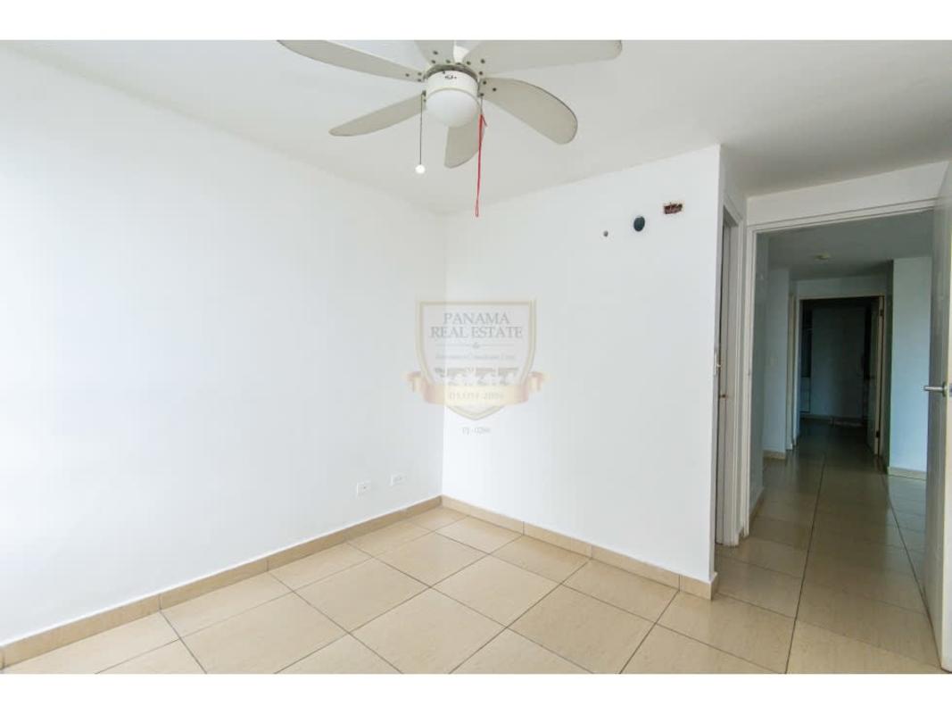 Bedroom with closet and ceiling fan in PH San Francisco Park Panama City