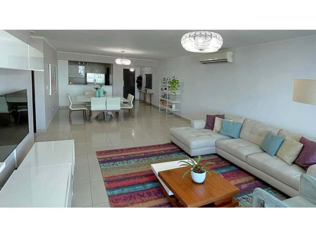 Master bedroom with tile flooring, large windows and city views at PH The Regent San Francisco Panama