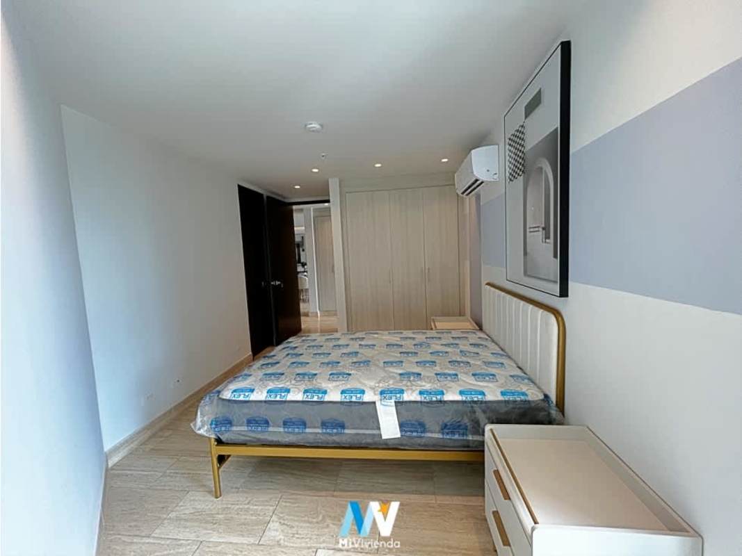Bright secondary bedroom with city views, built-in closet, AC in PH The Regent Costa del Este
