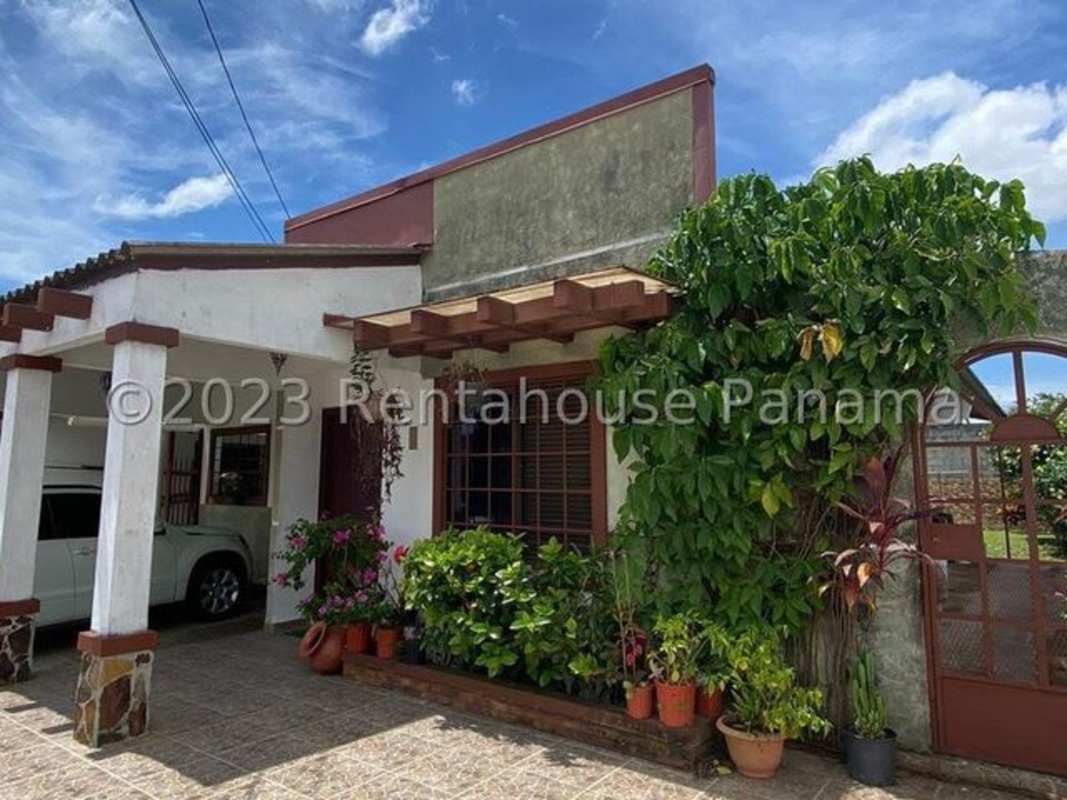 Covered porch with plants, parking space at PH Quintas del Lago Panama