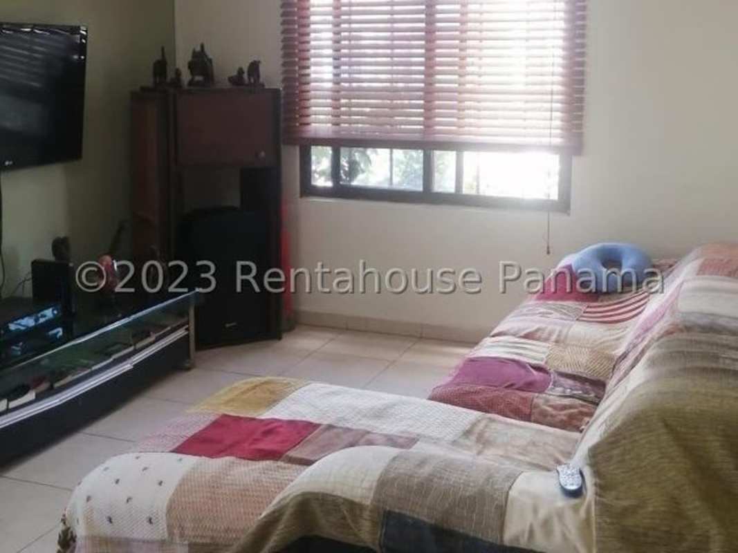 Traditional kitchen with dining space, tile finishes at Las Cumbres