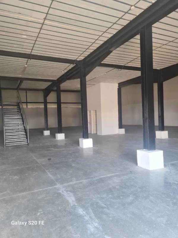 Large open industrial warehouse with reinforced concrete floor and metal beams in Pacora Panama