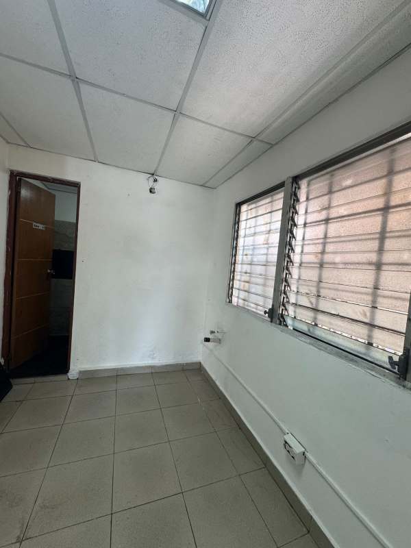 Basic empty interior with ceramic tiles in commercial property for rent in Carrasquilla Panama