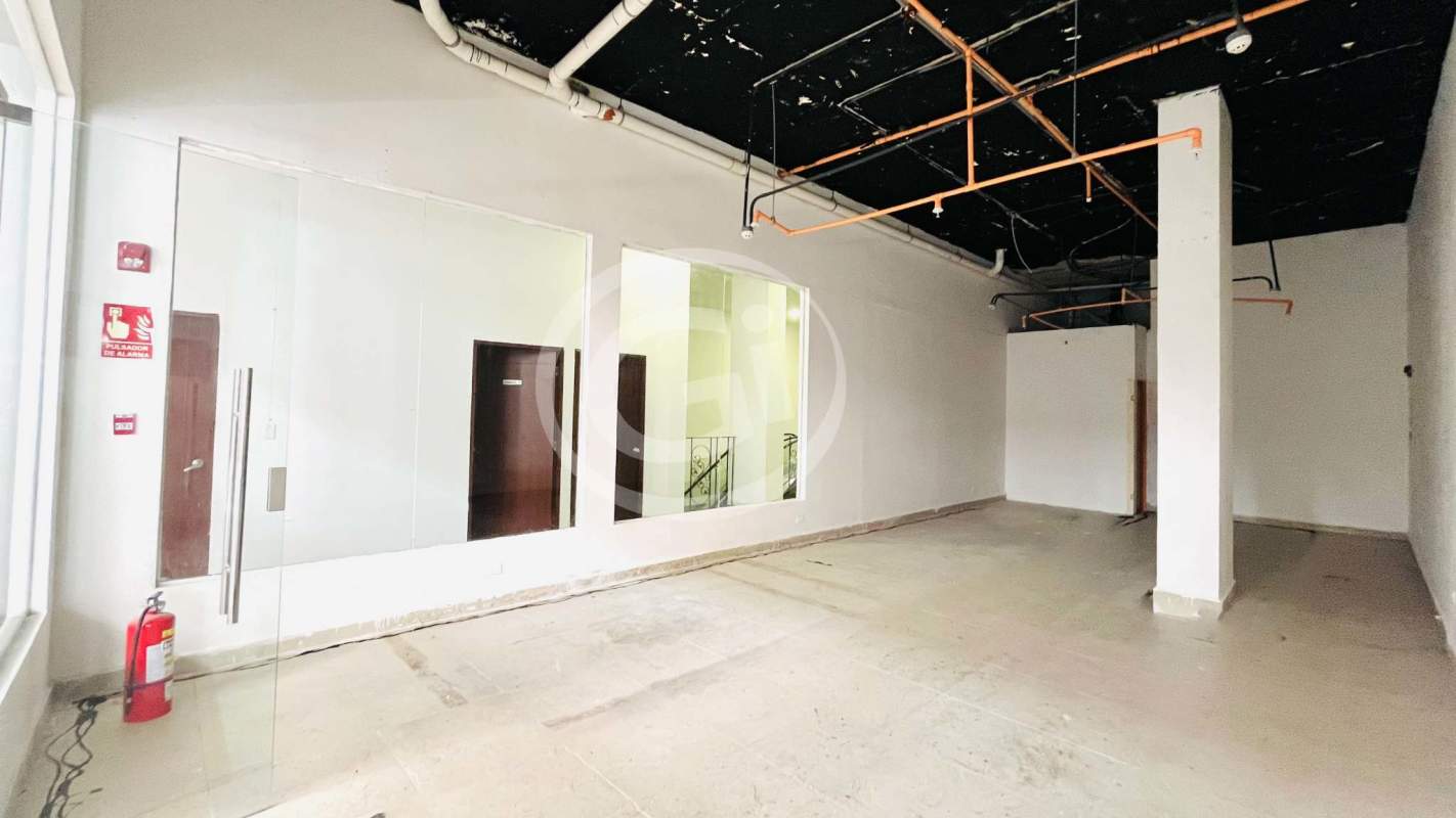 Attractive exterior view of Bella Vista Plaza Panama City with multiple retail spaces and signage