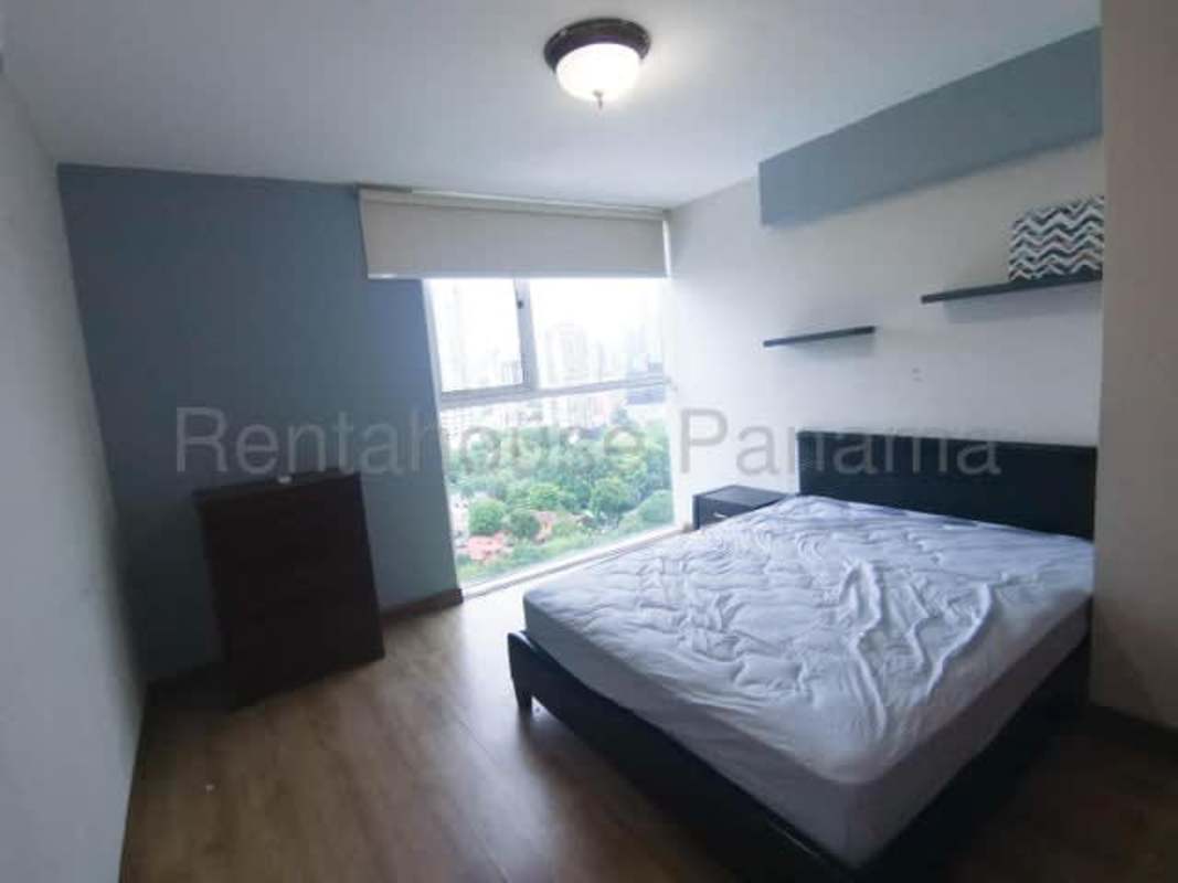 Bright bedroom with wooden floors, AC, closet and large window in PH Blue Park Bella Vista Panama