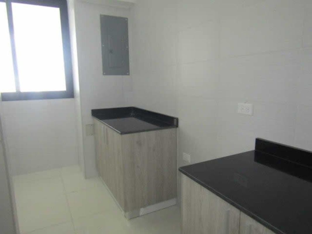 Bright bedroom with large window, ceramic tile flooring and city views at PH Carreras El Carmen Panama