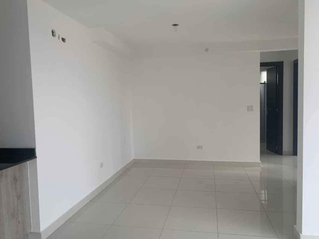 Contemporary lobby with marble floors and lounge seating at PH Carreras El Carmen Panama City