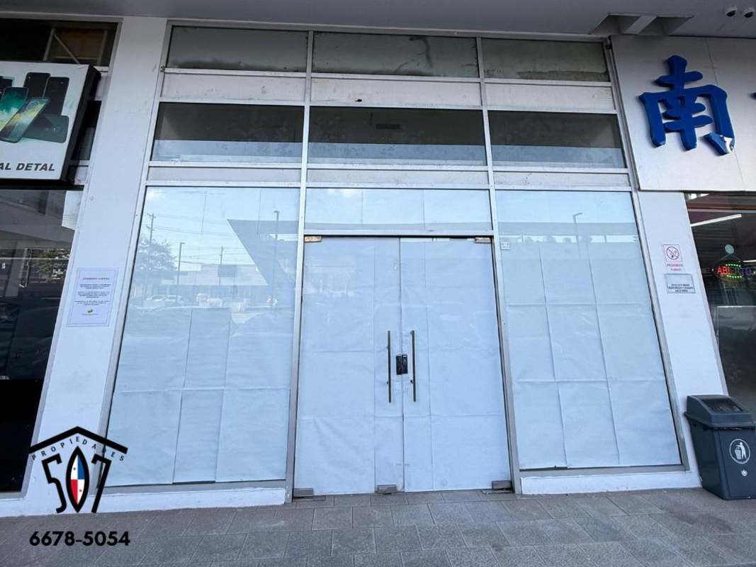Front glass facade of commercial space in Condado Business Center for rent