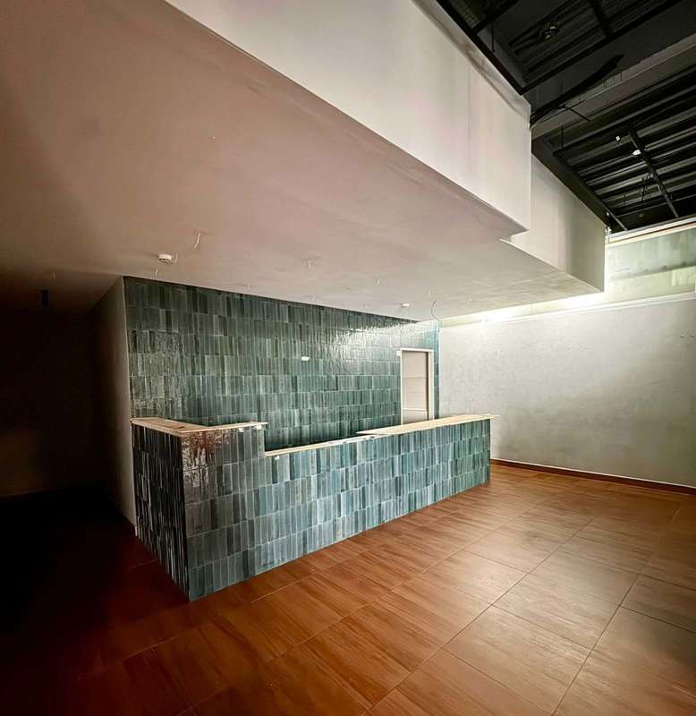 Commercial bar counter with green tiles and industrial minimalist finish San Francisco Panama
