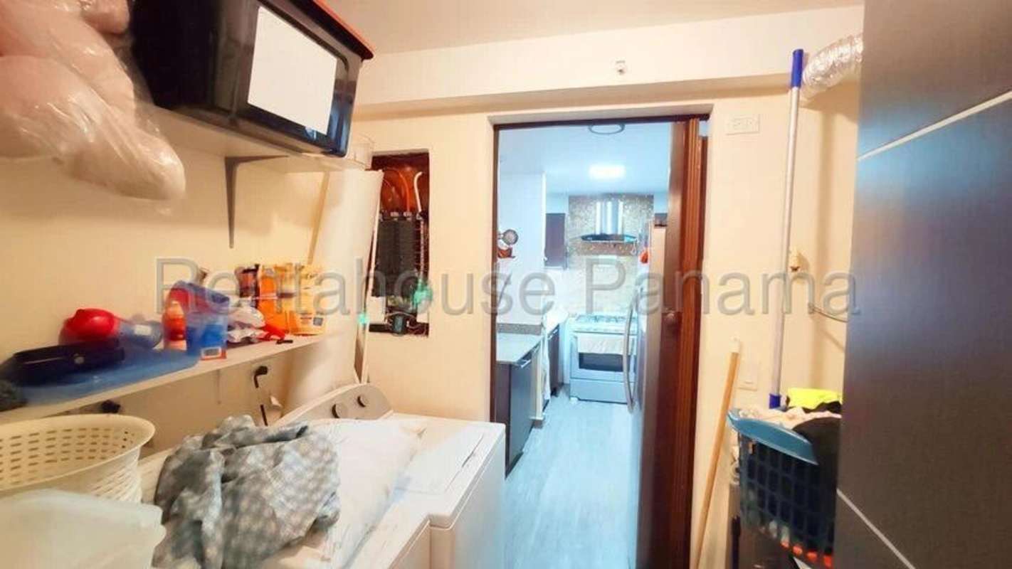 Updated bathroom with glass shower, granite top vanity PH Portofino Betania Panama