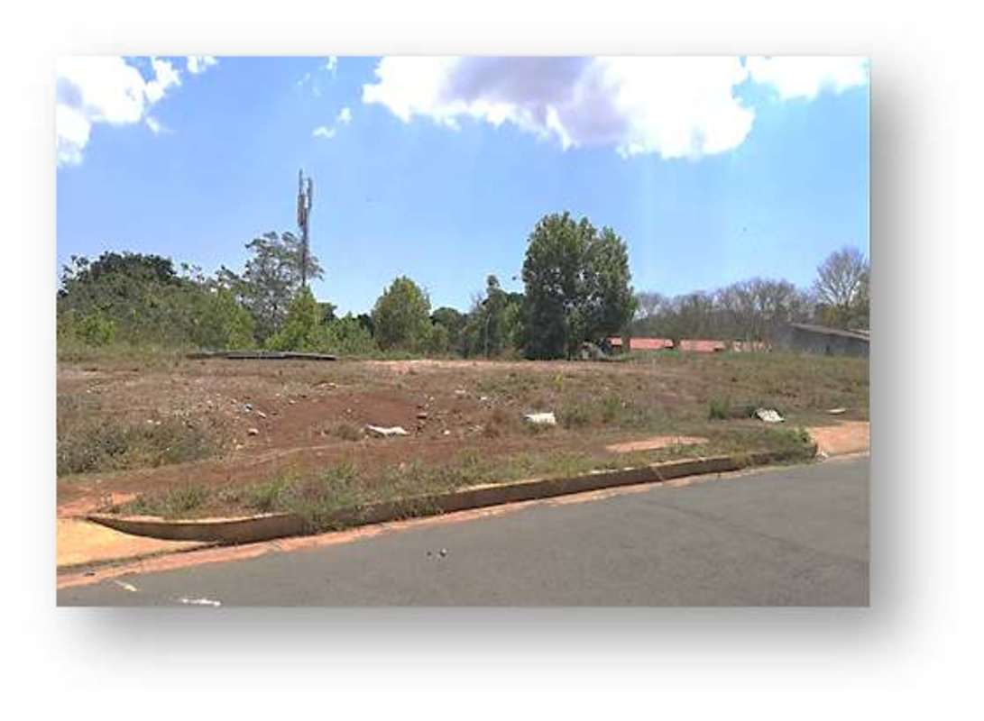 Vacant corner plot with curb and road access ready for construction in La Chorrera Villa de Nazareth